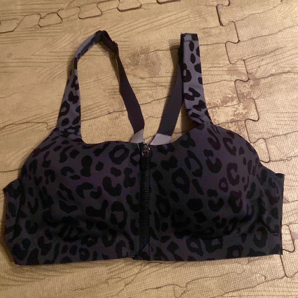Victoria’s Secret Sport bra Black Grey Leopard print.36C
